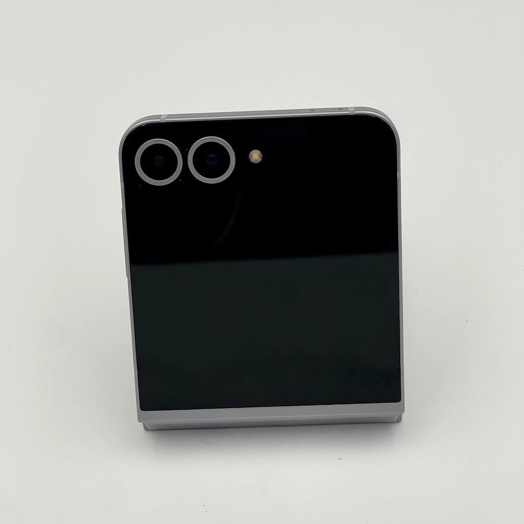 Samsung Galaxy Z Flip 6 (Pre Owned)